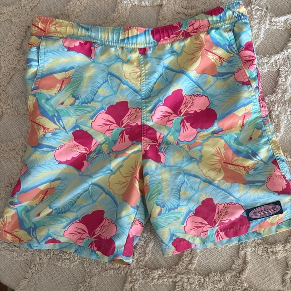 Vineyard Vines Mens M Chappy 7" Swim Trunks Pink Blue Floral Hawaiian Print - Picture 1 of 4